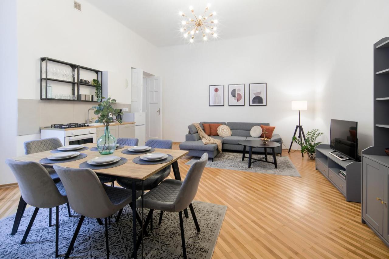 Wawelove Pilsudskiego - 3 Bedroom Apt. With Balcony And Free Parking! Krakow Bagian luar foto